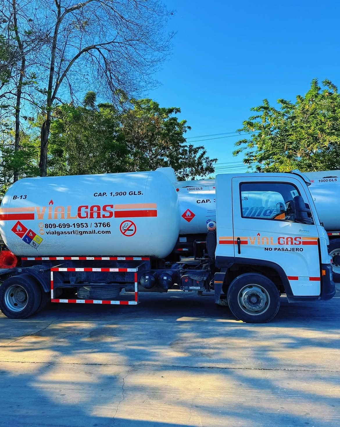 Camión cisterna Vialgas de 1,900 galones